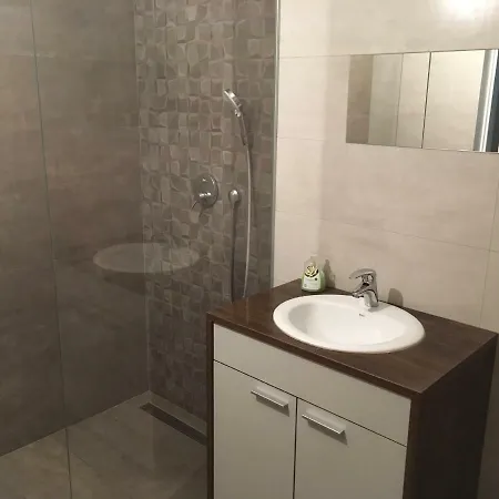 Apartment And Room's *