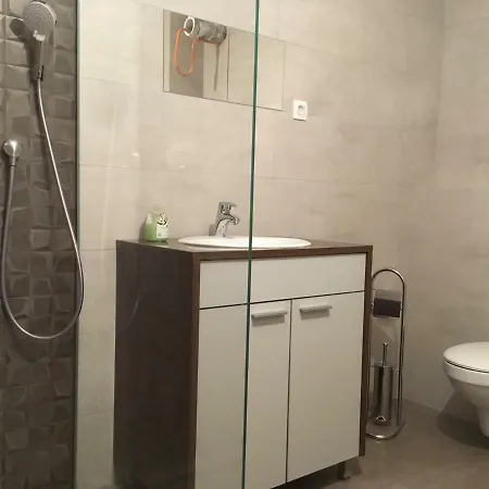 And Room's Любляна