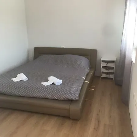 And Room's * Ljubljana