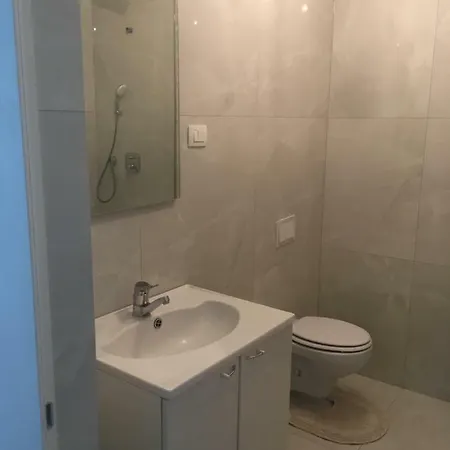 Apartment And Room's *
